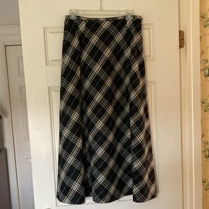 WOMEN’s PLAID WOOL SKIRT